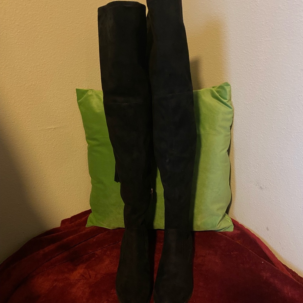Stylish Black Over-the-Knee Boots
